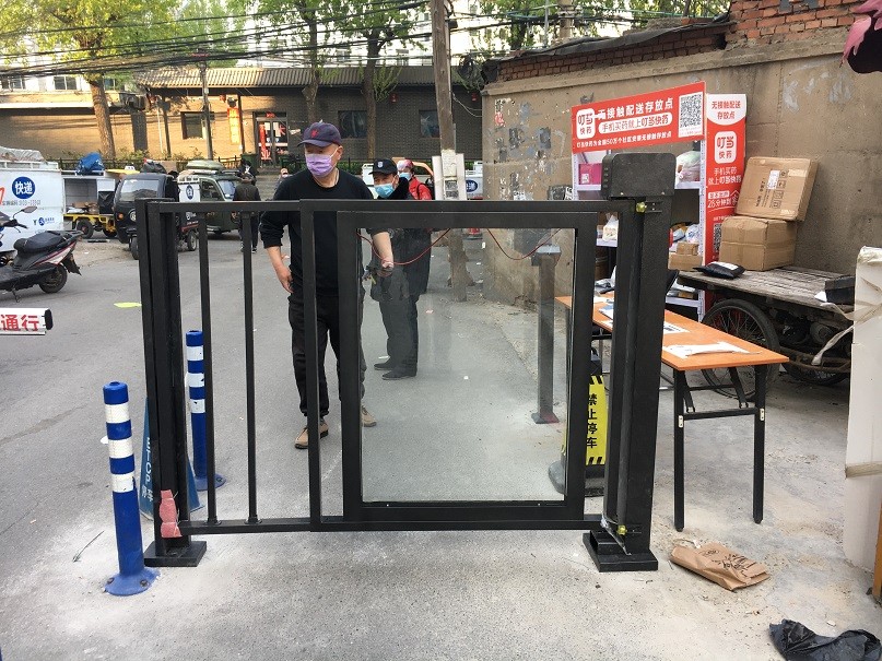 宣祥家園二期小區(qū)刷卡廣告門門禁安裝完成